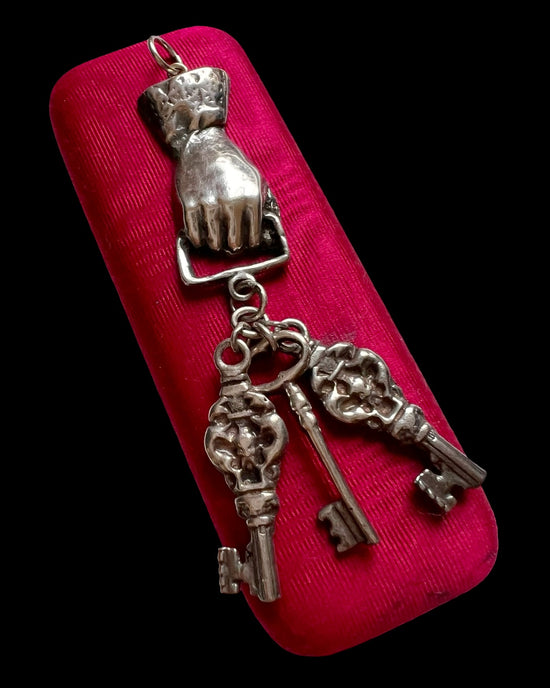 VINTAGE SILVER HAND & KEYS PENDANT