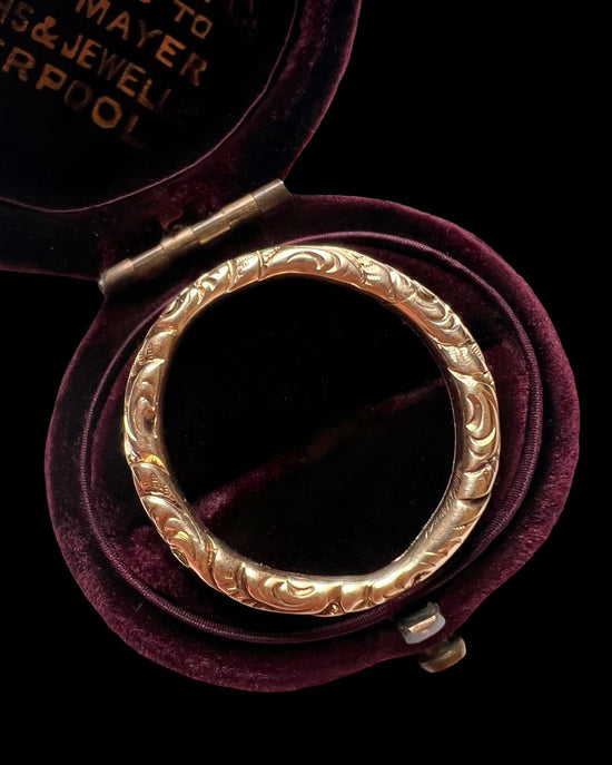 LARGE GEORGIAN 15CT GOLD CHASED SPLIT RING