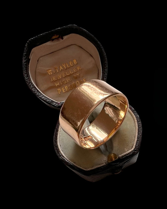 SUPER WIDE 18CT GOLD ANTIQUE CIGAR BAND RING