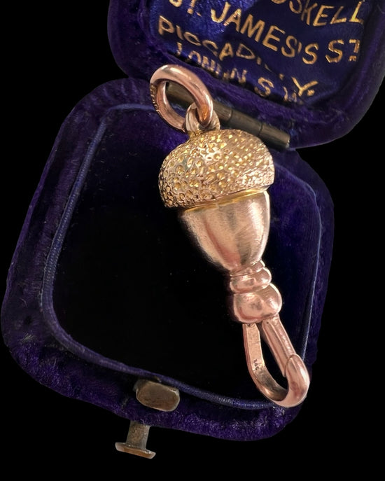 VICTORIAN 9CT GOLD ACORN DOG CLIP
