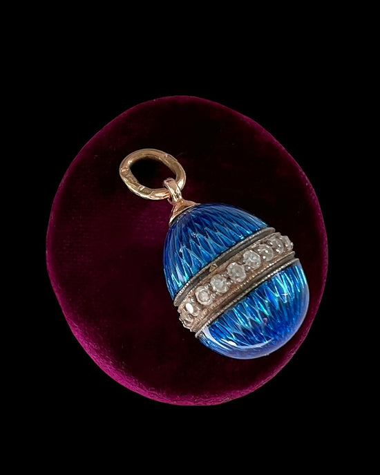 EARLY 20TH CENTURY ENAMEL & DIAMOND EGG PENDANT