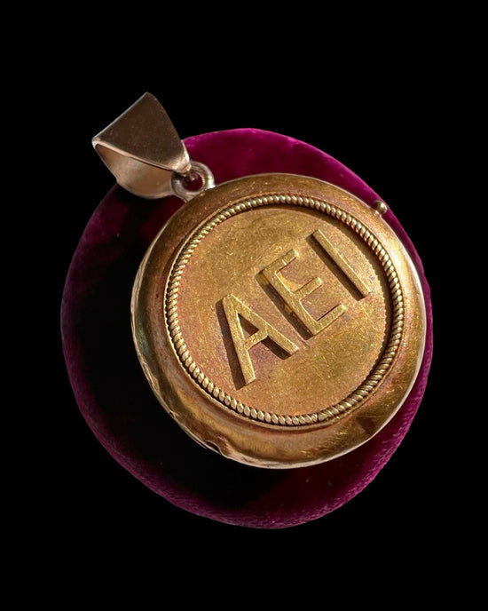 VICTORIAN 15CT GOLD ‘AEI’ LOCKET