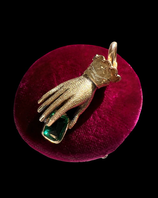 EARLY 19TH CENTURY 15CT GOLD HAND PENDANT