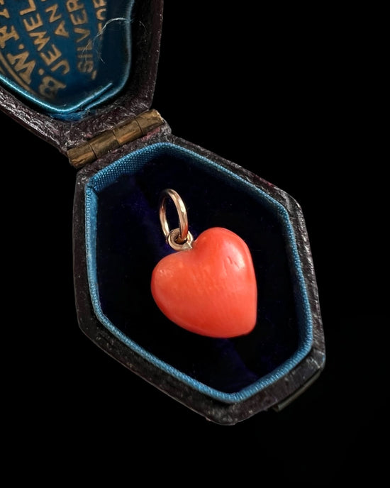 19TH CENTURY MINI CORAL HEART PENDANT