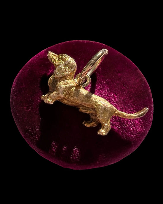 ANTIQUE 9CT GOLD DACHSHUND DOG PENDANT