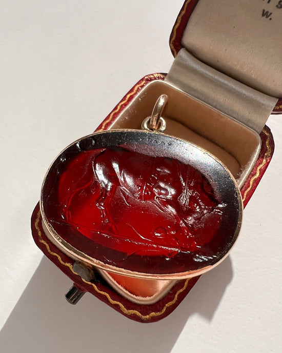 19TH CENTURY GLASS INTAGLIO OF ‘DIONYSIAN BULL’