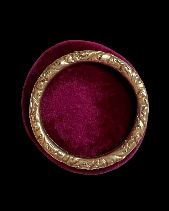 GEORGIAN LARGE 9CT GOLD CHASED SPLIT RING