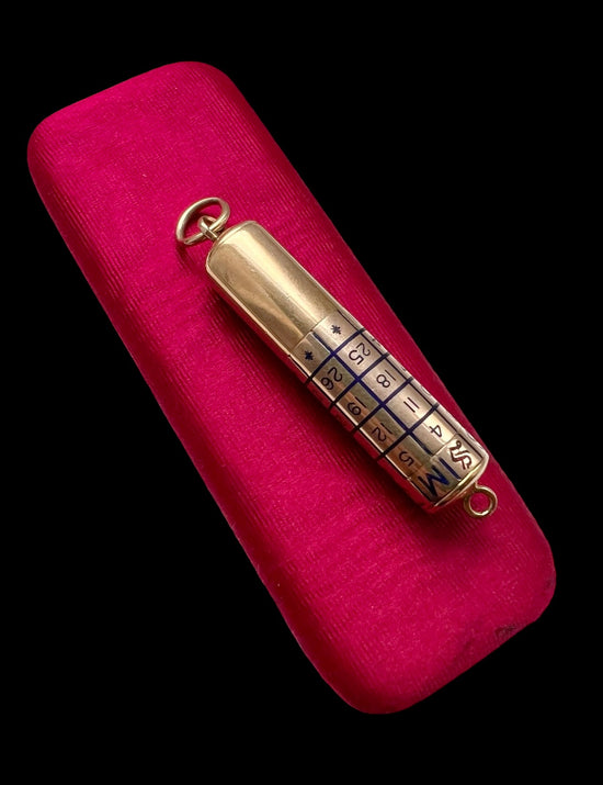 VICTORIAN TWISTING CALENDAR PENDANT