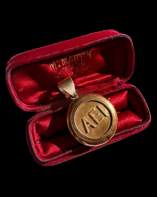 VICTORIAN 15CT GOLD ‘AEI’ LOCKET