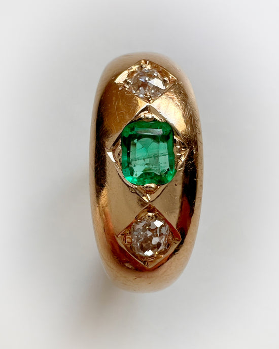 ANTIQUE EMERALD & DIAMOND RING