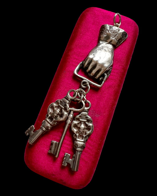 VINTAGE SILVER HAND & KEYS PENDANT