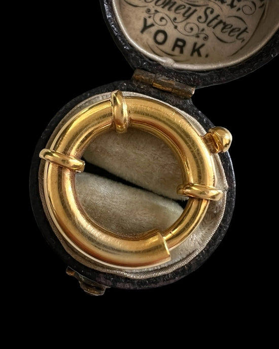 VICTORIAN CHUNKY 18CT GOLD BOLT