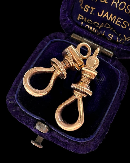 A PAIR OF 18CT GOLD CHUNKY ANTIQUE TWIST DOGCLIPS