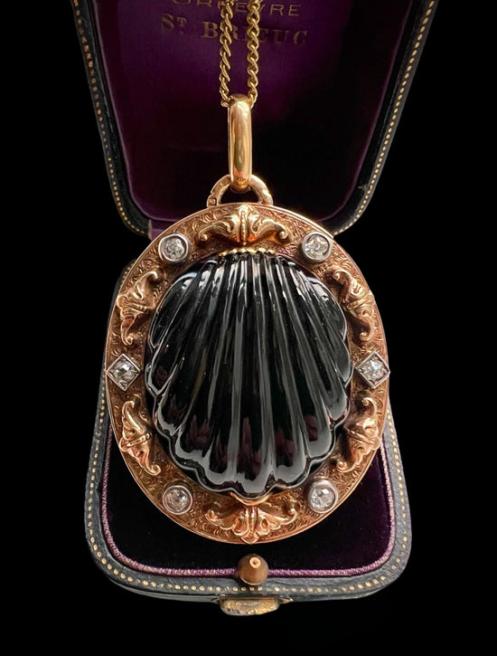 19TH CENTURY DIAMOND & BANDED AGATE SHELL PENDANT