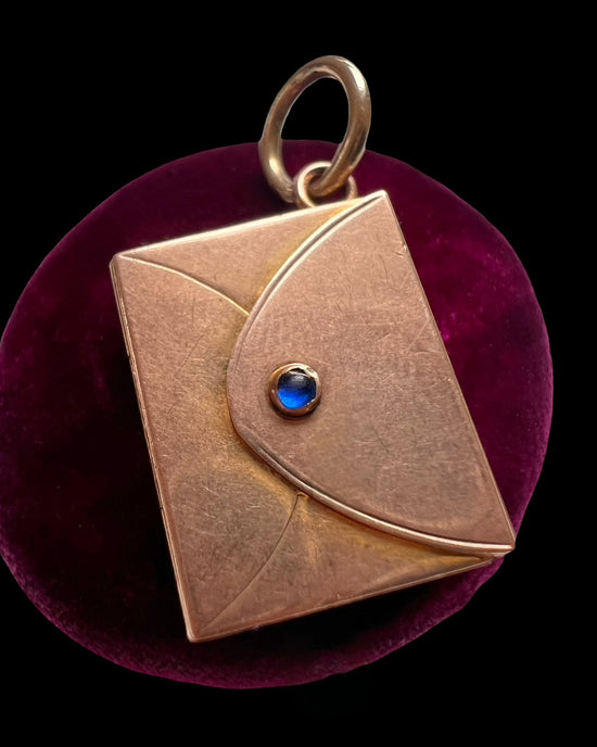 ANTIQUE 9CT GOLD ENVELOPE LOCKET