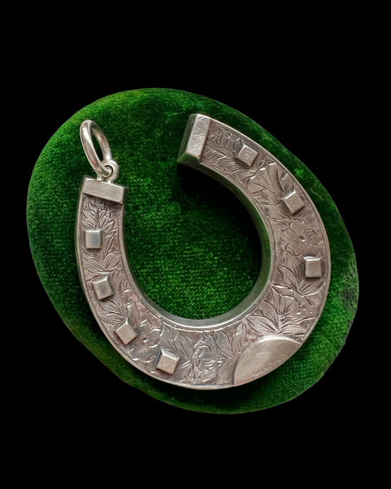 LARGE VICTORIAN SILVER HORSESHOE PENDANT