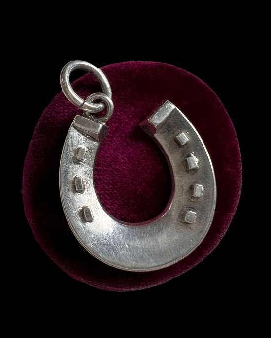 ANTIQUE SILVER HORSESHOE PENDANT