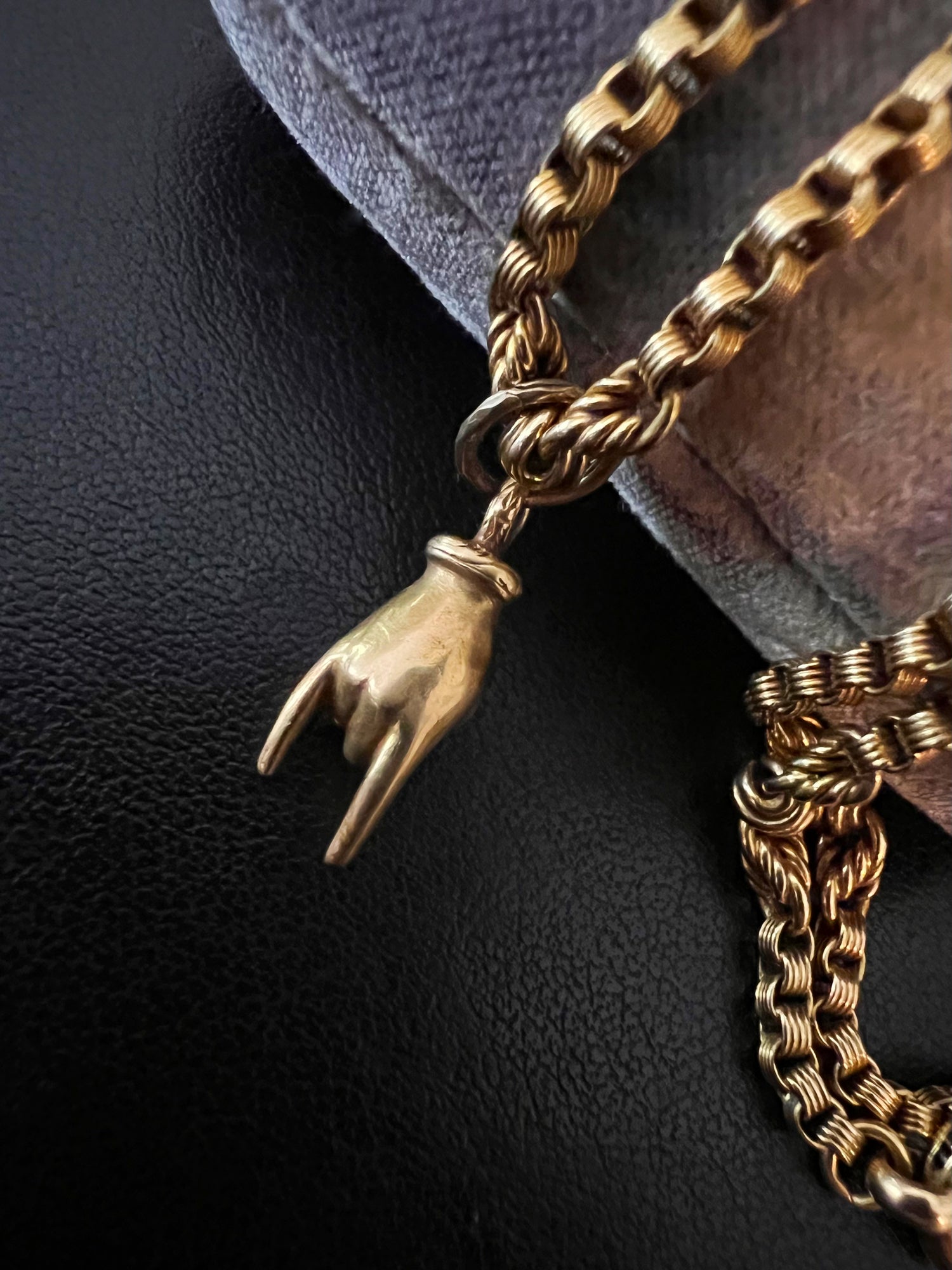 Mano cornuto 2025 necklace gold