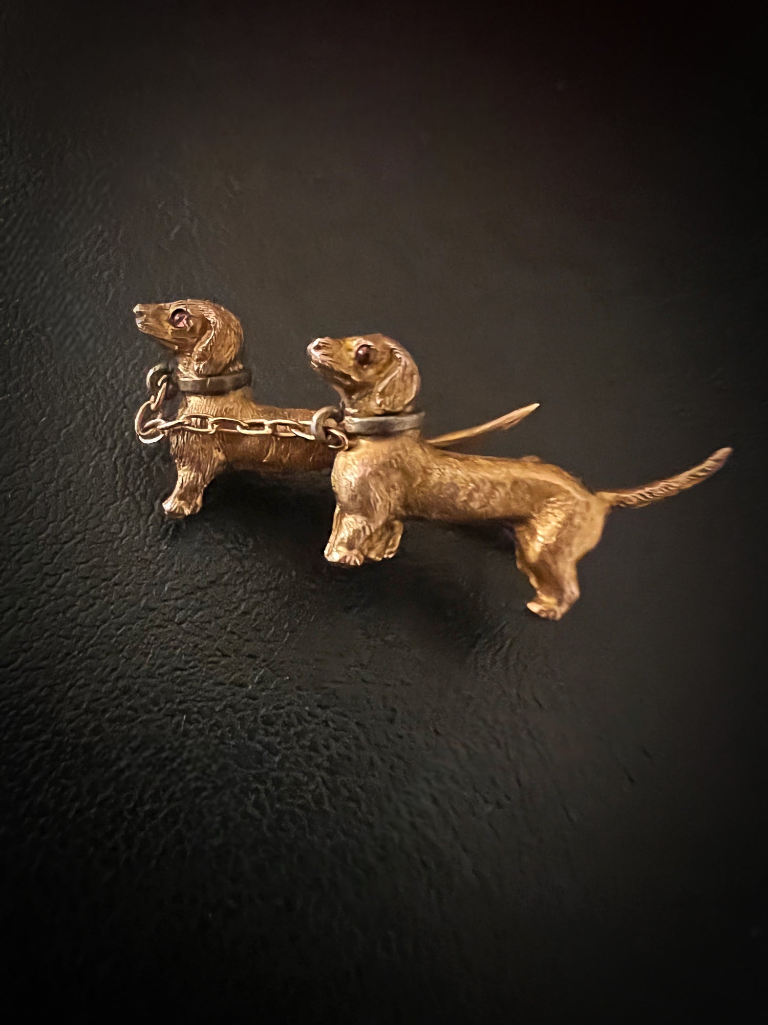 VICTORIAN DACHSHUND SAUSAGE DOG BROOCH The Old Cut
