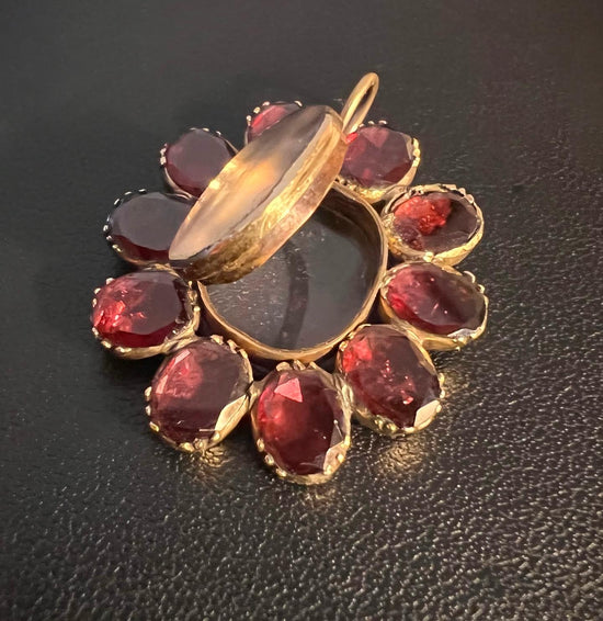 GEORGIAN GARNET LOCKET
