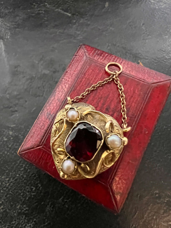 EARLY VICTORIAN 15CT HEART PENDANT