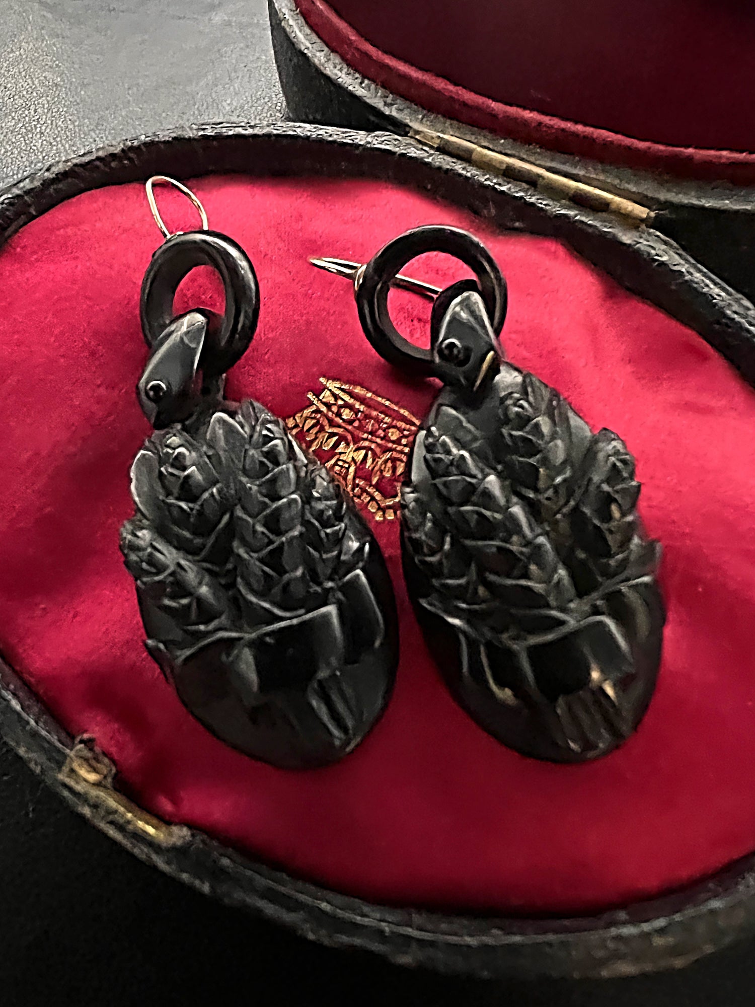 Antique sales jet jewellery