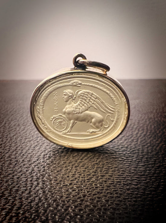 VICTORIAN ‘TASSIE’ PENDANT SPHYNX / OUROBOROS