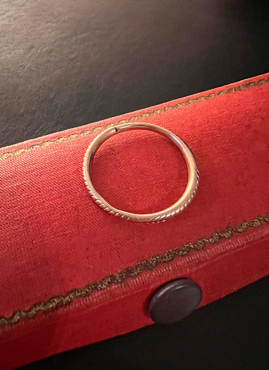 GEORGIAN STRIPED 15CT GOLD SPLIT RING