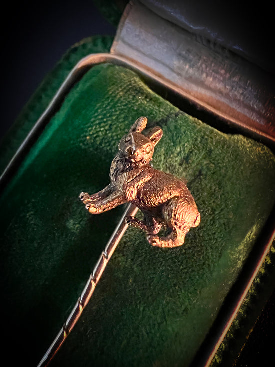 VICTORIAN 15CT GOLD BUNNY STICKPIN