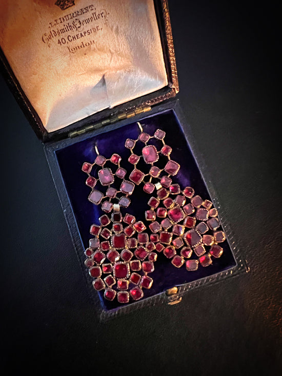 QUEEN ANNE EARLY 18TH CENTURY GARNET EARRINGS
