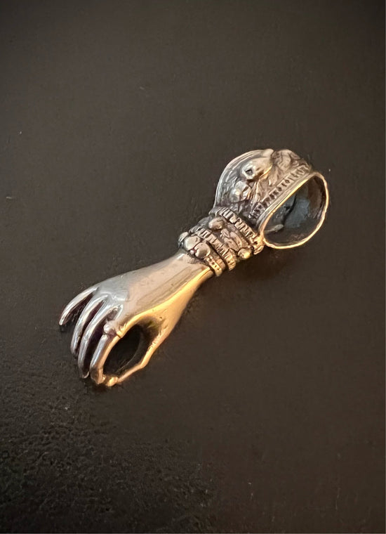 SILVER HAND PENDANT